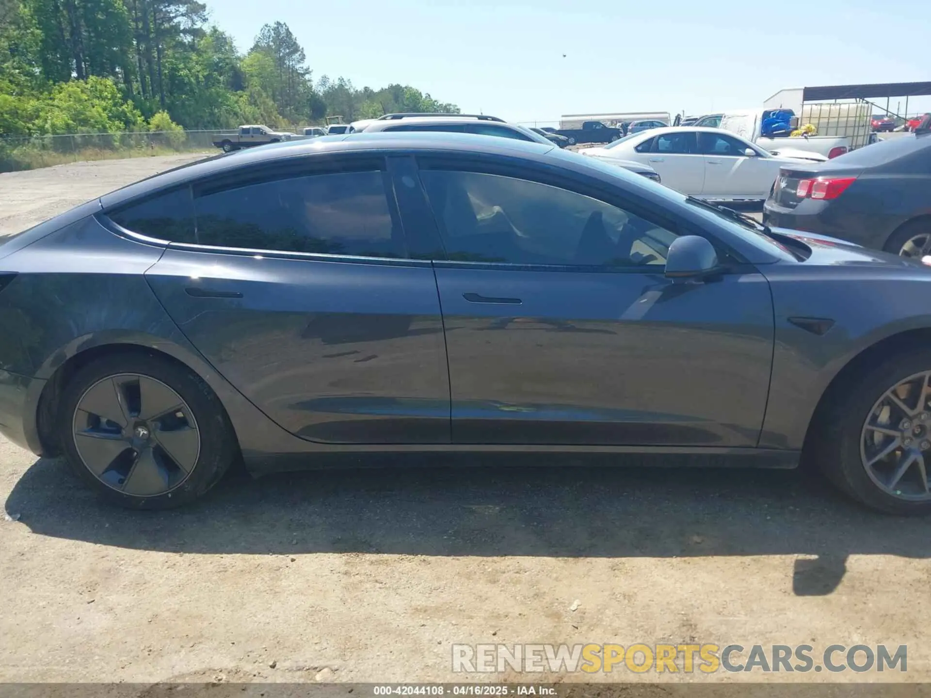 13 Фотография поврежденного автомобиля 5YJ3E1EB2NF335641 TESLA MODEL 3 2022