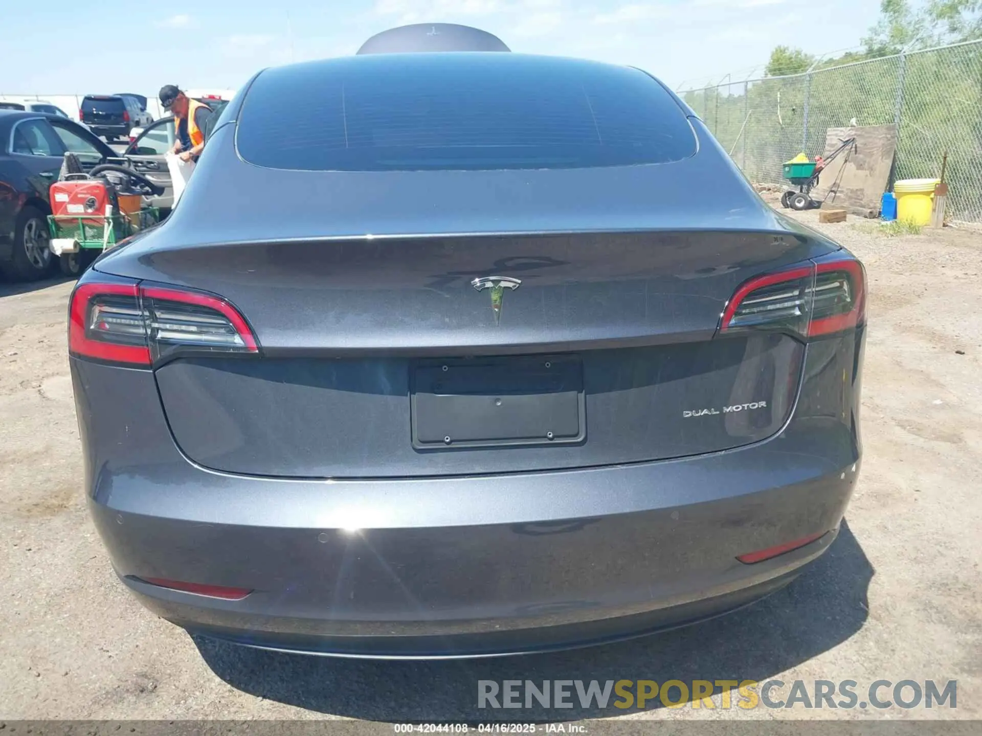 16 Фотография поврежденного автомобиля 5YJ3E1EB2NF335641 TESLA MODEL 3 2022