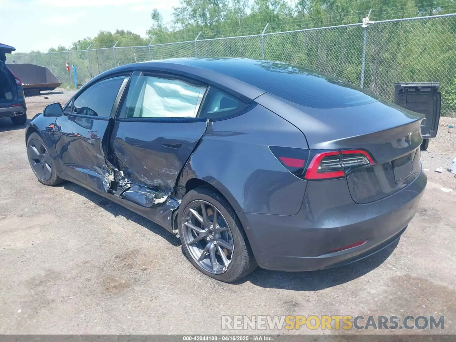 3 Фотография поврежденного автомобиля 5YJ3E1EB2NF335641 TESLA MODEL 3 2022