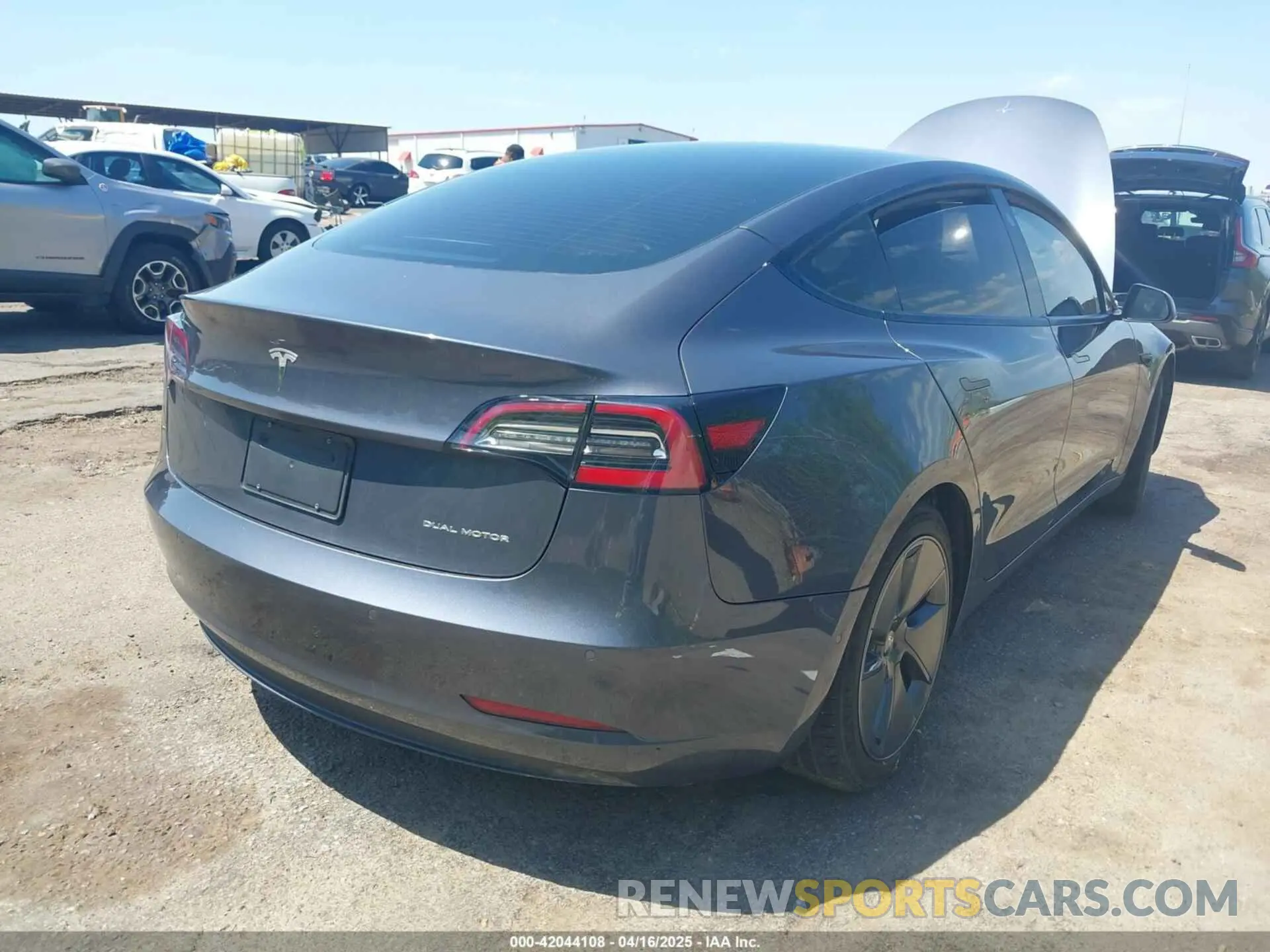 4 Фотография поврежденного автомобиля 5YJ3E1EB2NF335641 TESLA MODEL 3 2022