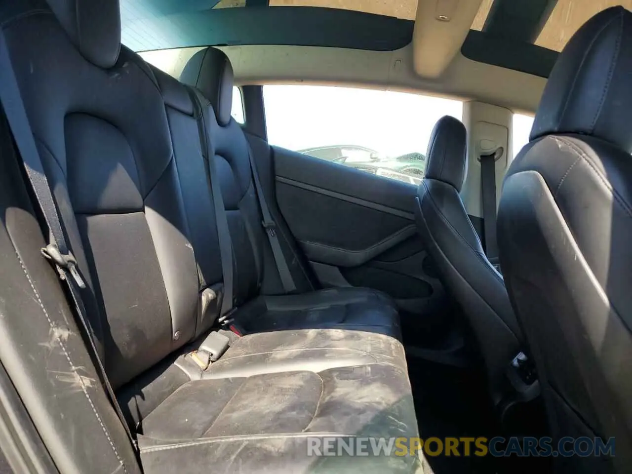 10 Photograph of a damaged car 5YJ3E1EB3NF123847 TESLA MODEL 3 2022