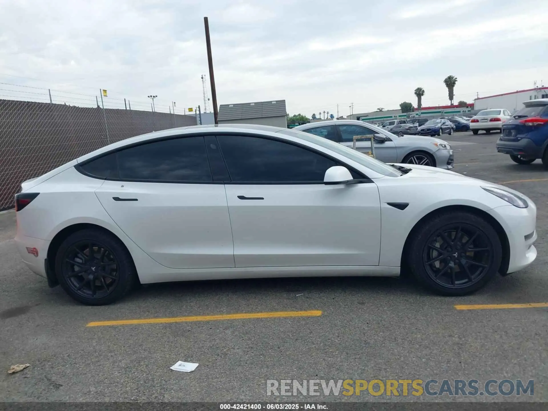 13 Фотография поврежденного автомобиля 5YJ3E1EB3NF183689 TESLA MODEL 3 2022