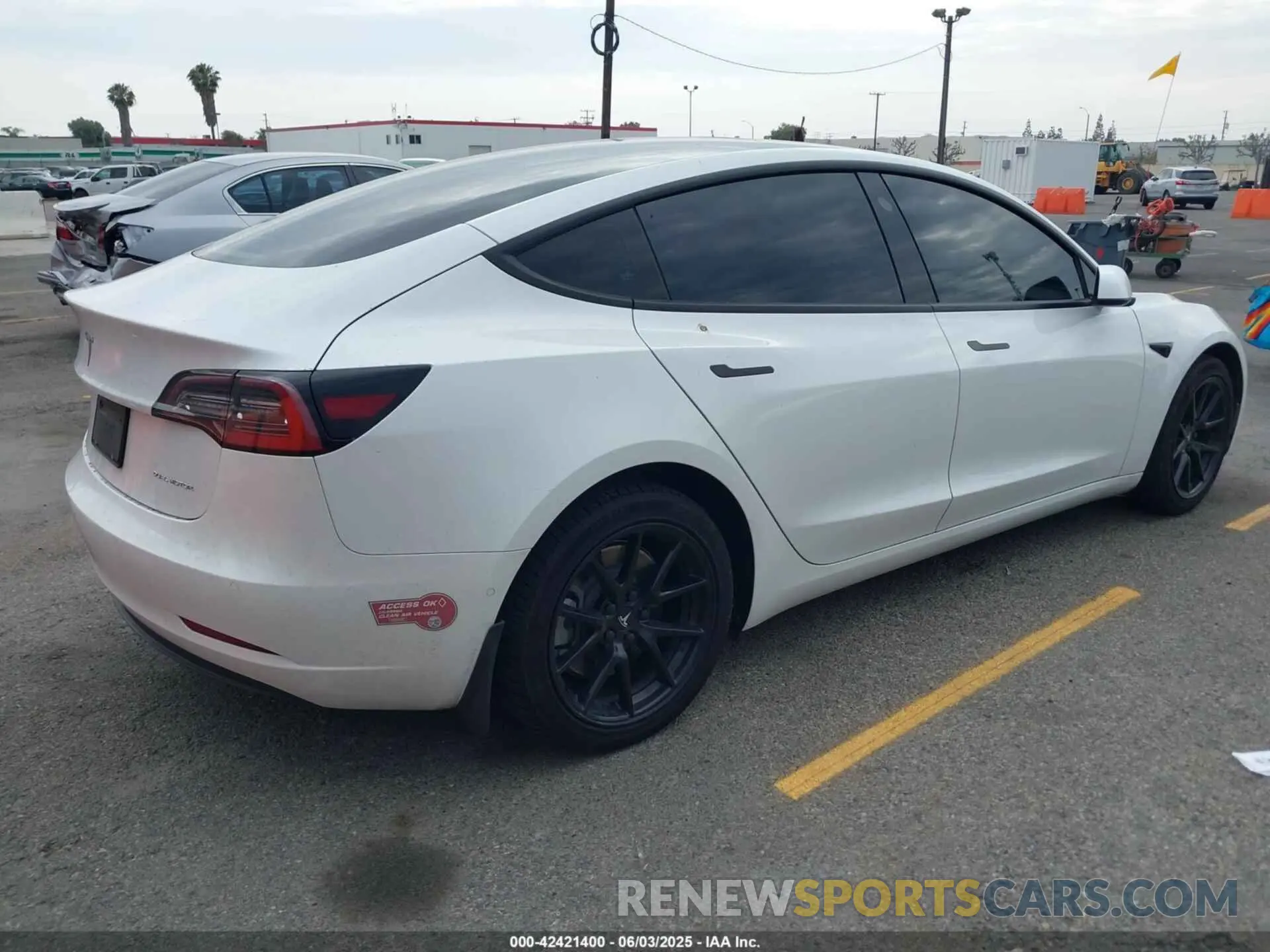 4 Фотография поврежденного автомобиля 5YJ3E1EB3NF183689 TESLA MODEL 3 2022