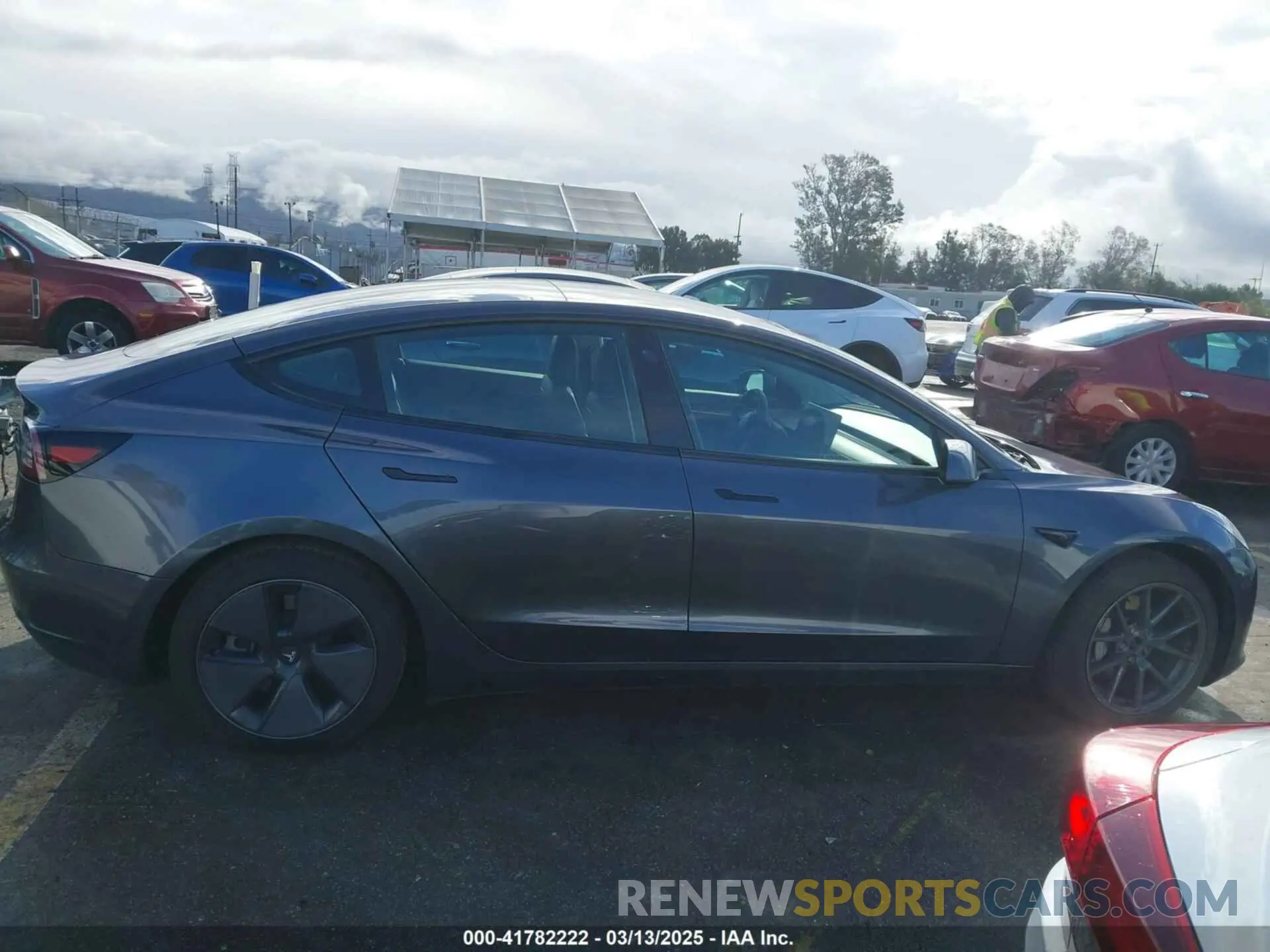 13 Фотография поврежденного автомобиля 5YJ3E1EB3NF253546 TESLA MODEL 3 2022