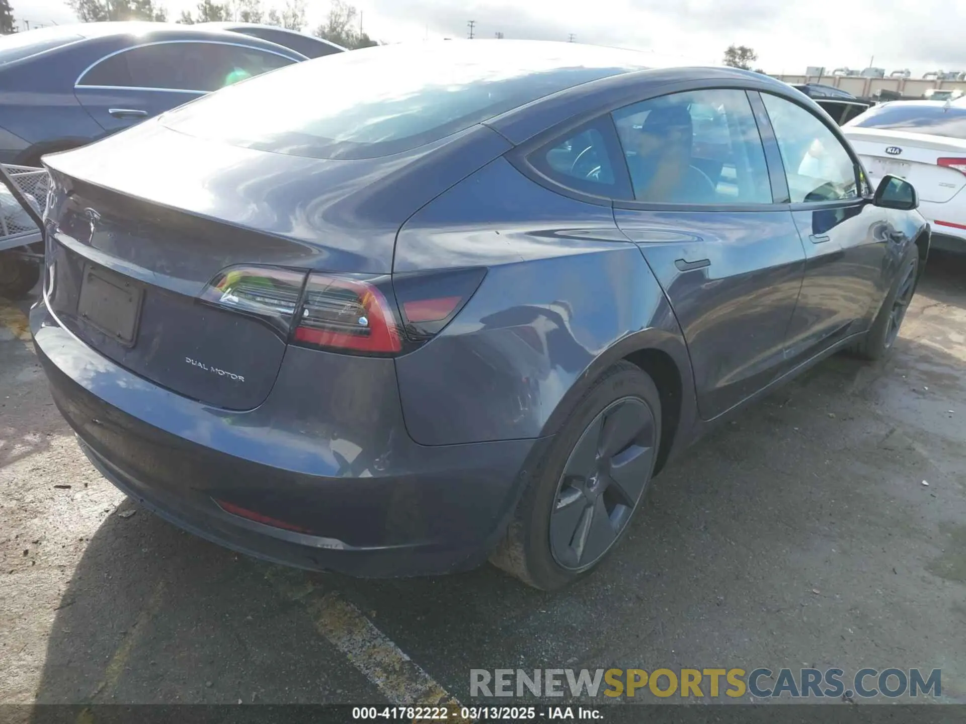 4 Фотография поврежденного автомобиля 5YJ3E1EB3NF253546 TESLA MODEL 3 2022