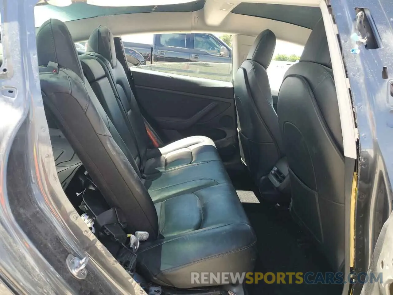 10 Photograph of a damaged car 5YJ3E1EB3NF260450 TESLA MODEL 3 2022