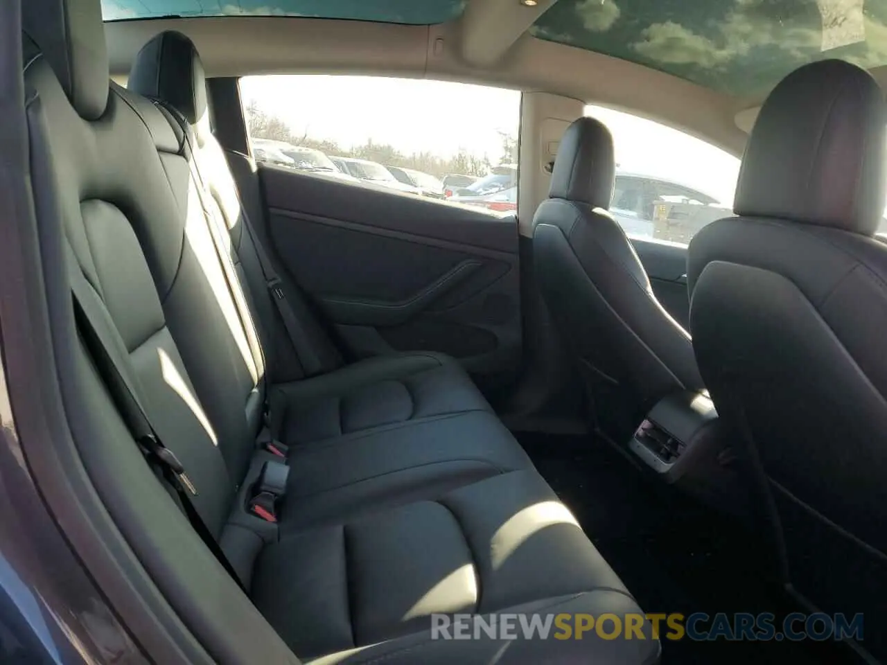 10 Photograph of a damaged car 5YJ3E1EB3NF342159 TESLA MODEL 3 2022