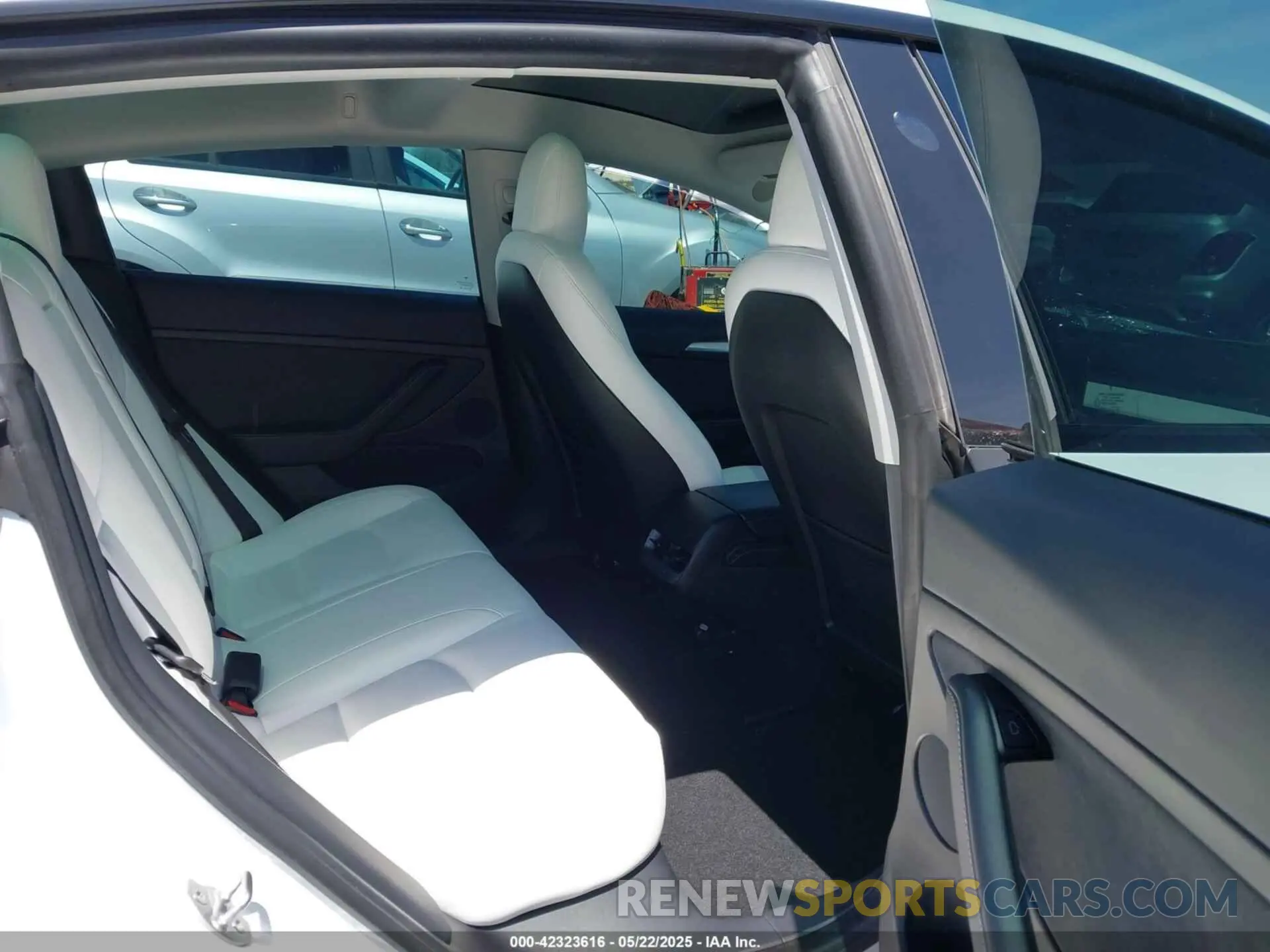8 Фотография поврежденного автомобиля 5YJ3E1EB3NF348267 TESLA MODEL 3 2022