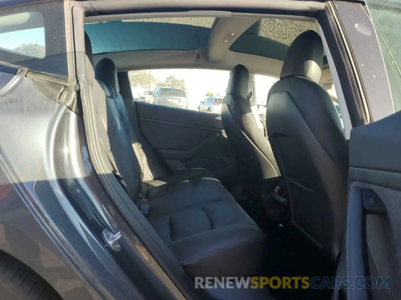 10 Photograph of a damaged car 5YJ3E1EB3NF363917 TESLA MODEL 3 2022