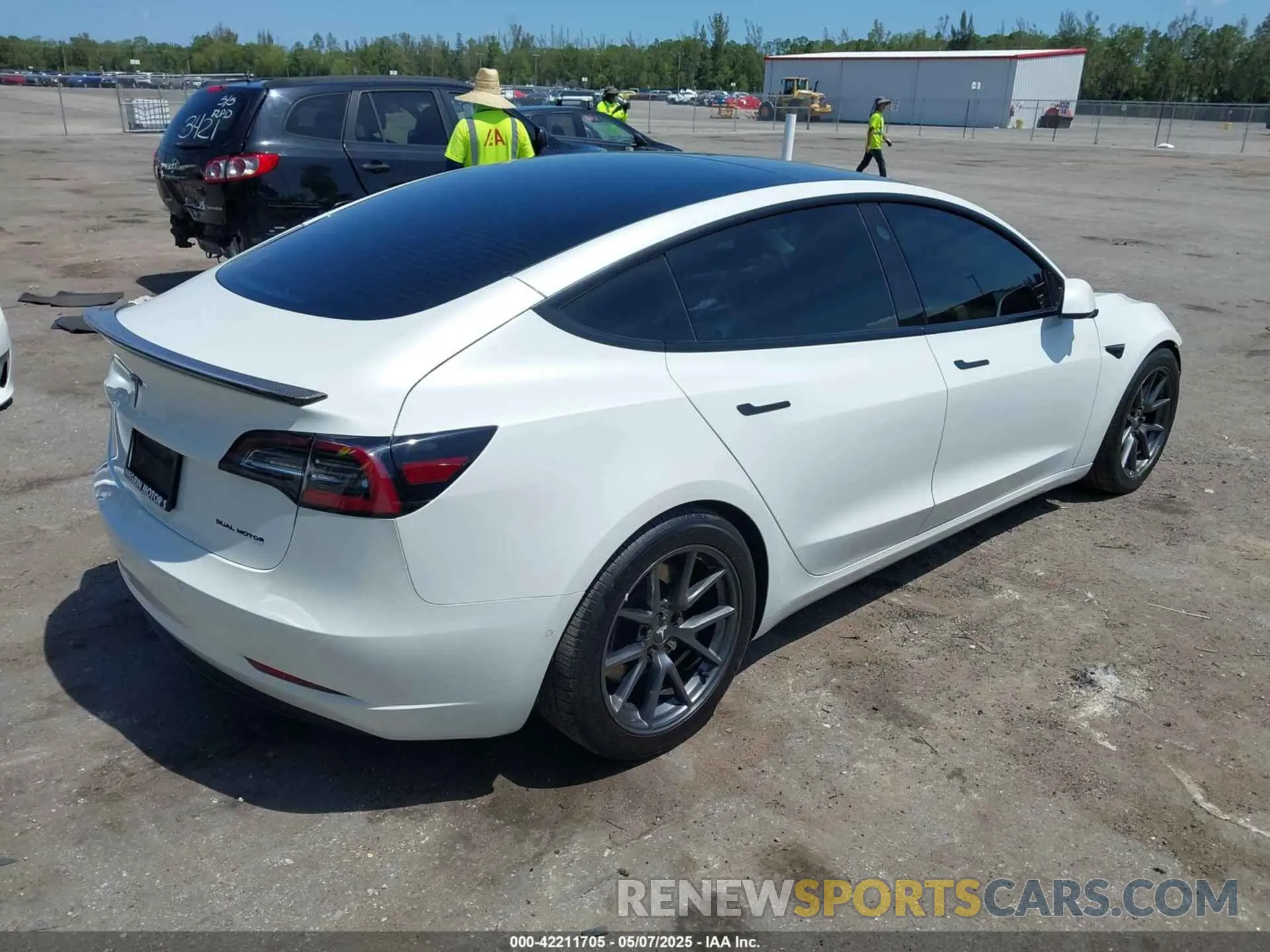 4 Фотография поврежденного автомобиля 5YJ3E1EB4NF163001 TESLA MODEL 3 2022
