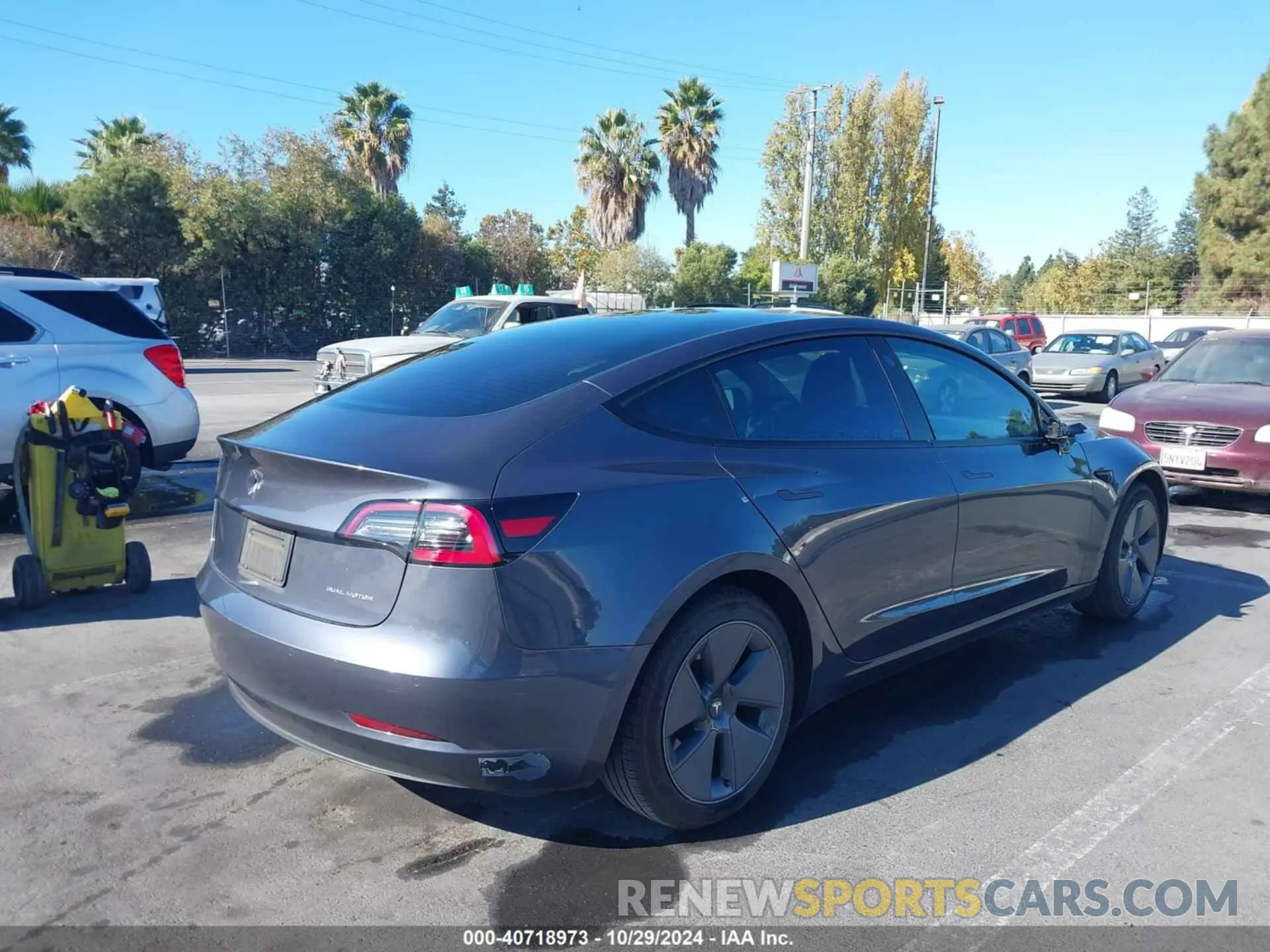 4 Photograph of a damaged car 5YJ3E1EB4NF171860 TESLA MODEL 3 2022