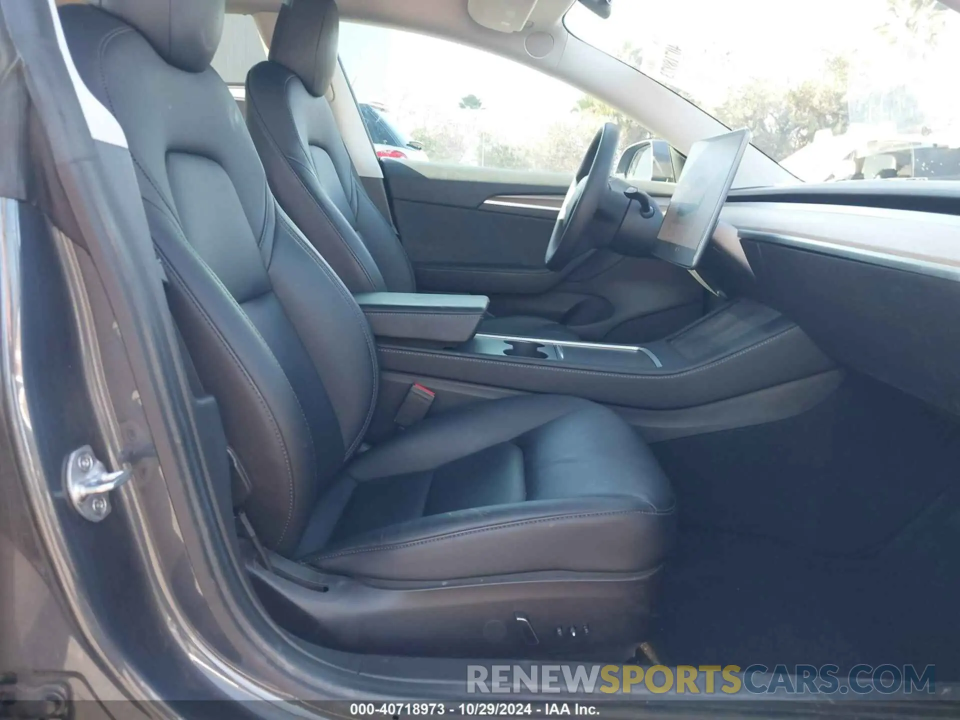 5 Photograph of a damaged car 5YJ3E1EB4NF171860 TESLA MODEL 3 2022