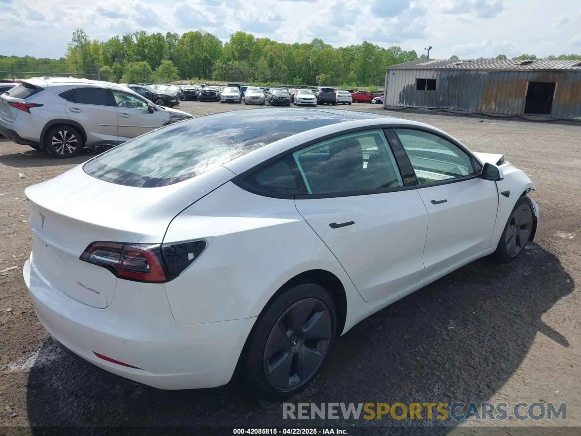 4 Photograph of a damaged car 5YJ3E1EB4NF183832 TESLA MODEL 3 2022