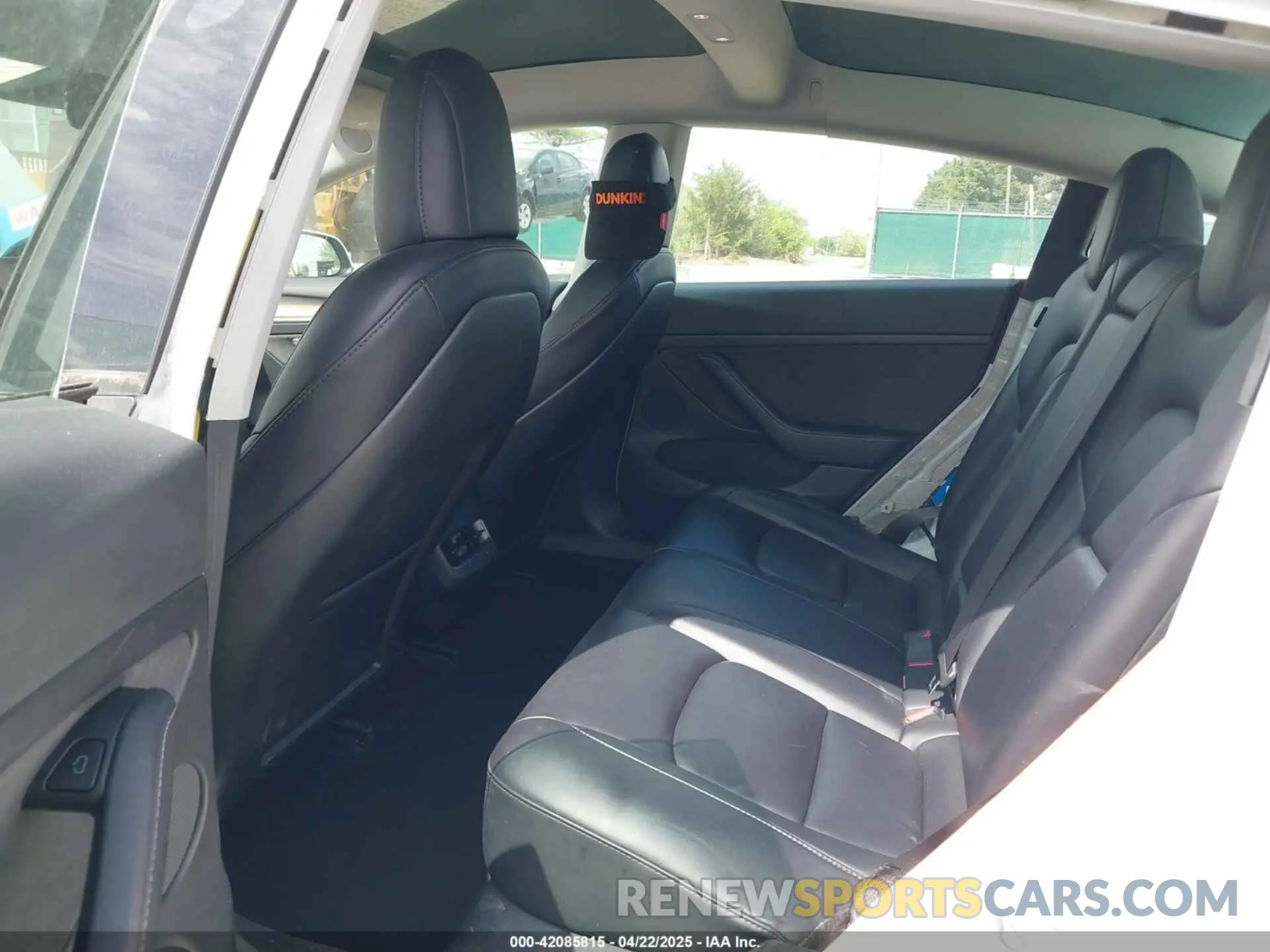 8 Photograph of a damaged car 5YJ3E1EB4NF183832 TESLA MODEL 3 2022