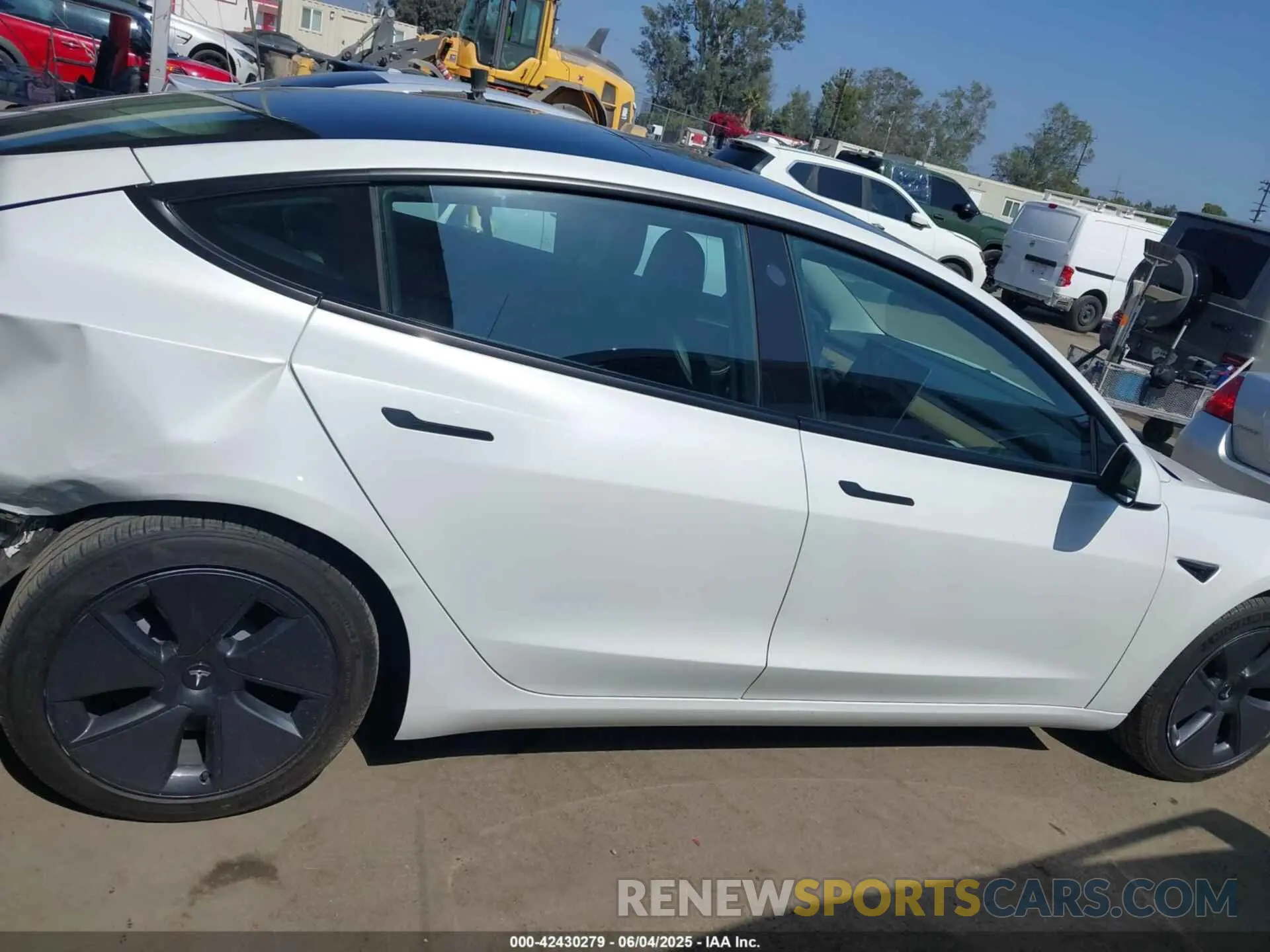 13 Фотография поврежденного автомобиля 5YJ3E1EB4NF183958 TESLA MODEL 3 2022