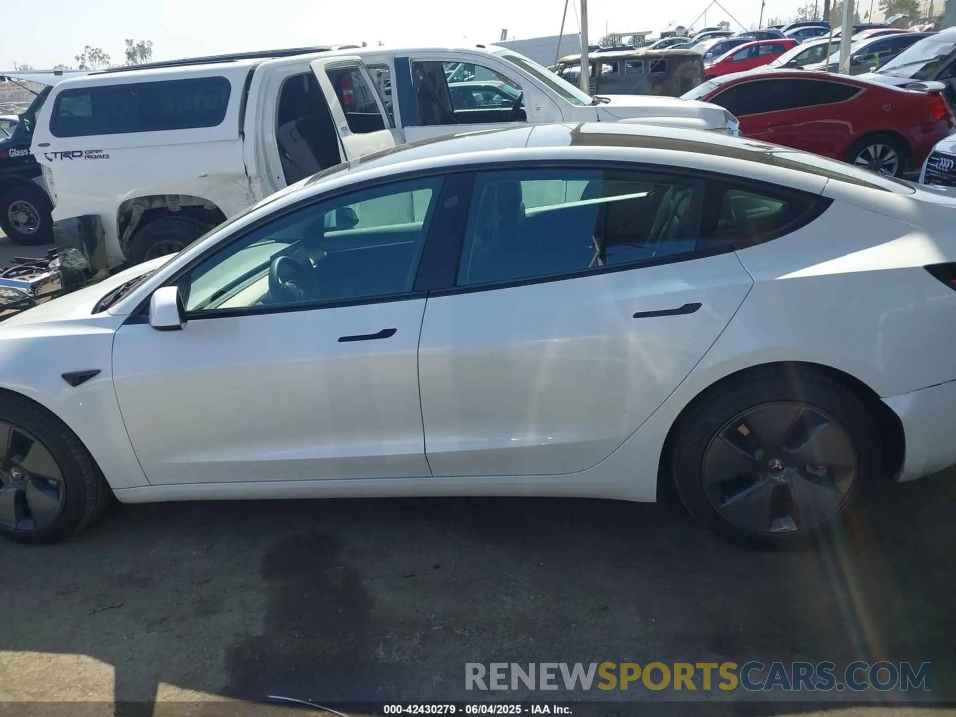 14 Фотография поврежденного автомобиля 5YJ3E1EB4NF183958 TESLA MODEL 3 2022