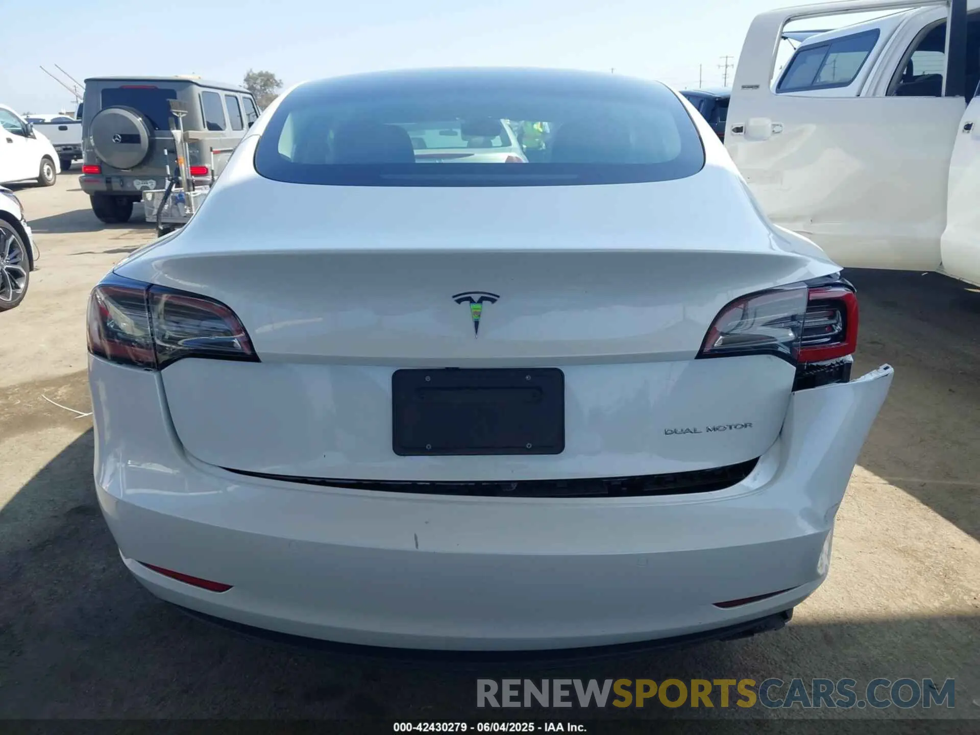 16 Фотография поврежденного автомобиля 5YJ3E1EB4NF183958 TESLA MODEL 3 2022
