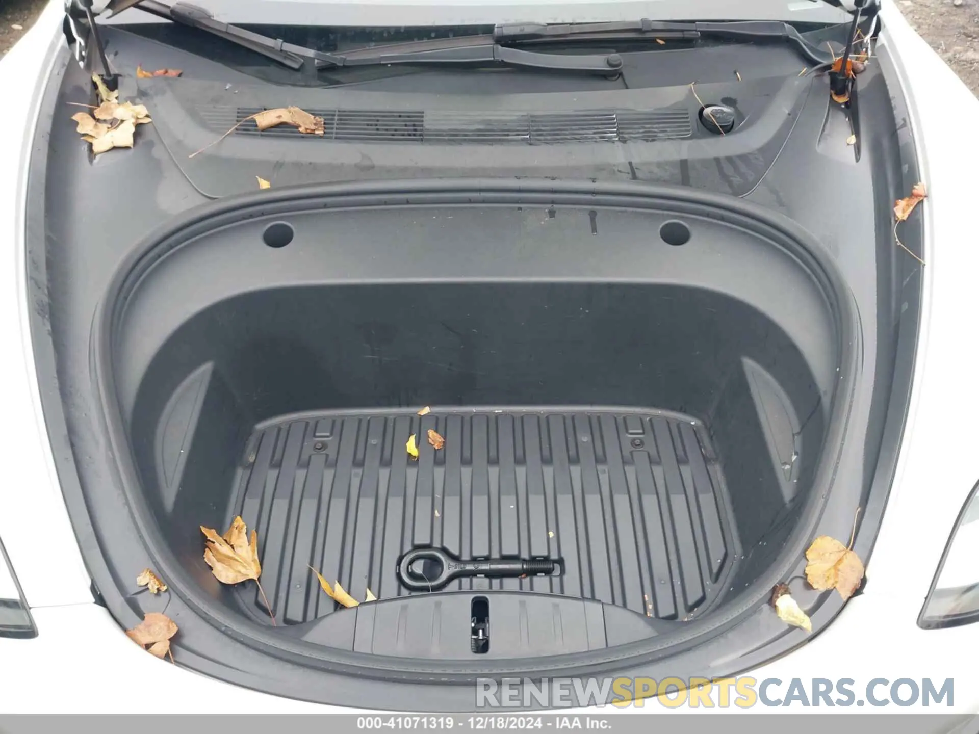 10 Photograph of a damaged car 5YJ3E1EB4NF241647 TESLA MODEL 3 2022