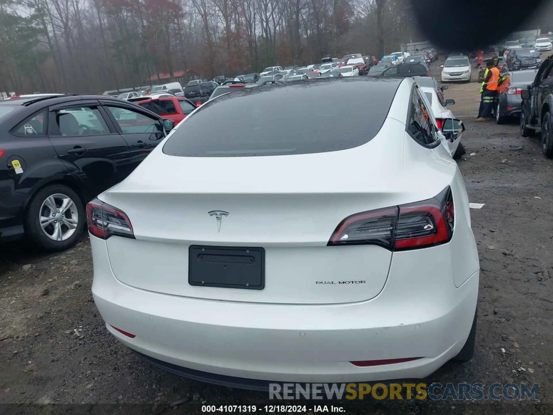 16 Photograph of a damaged car 5YJ3E1EB4NF241647 TESLA MODEL 3 2022