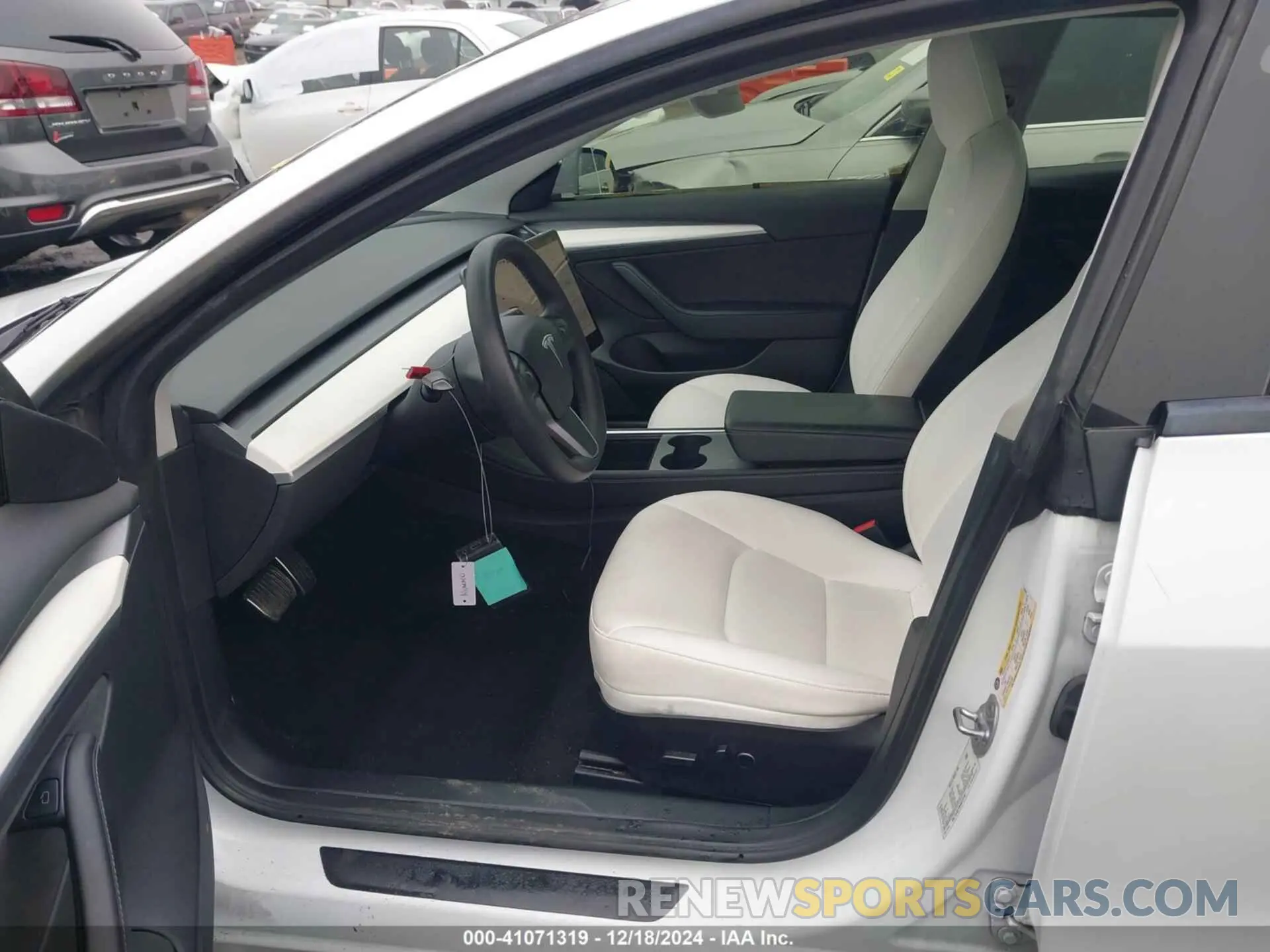 5 Photograph of a damaged car 5YJ3E1EB4NF241647 TESLA MODEL 3 2022