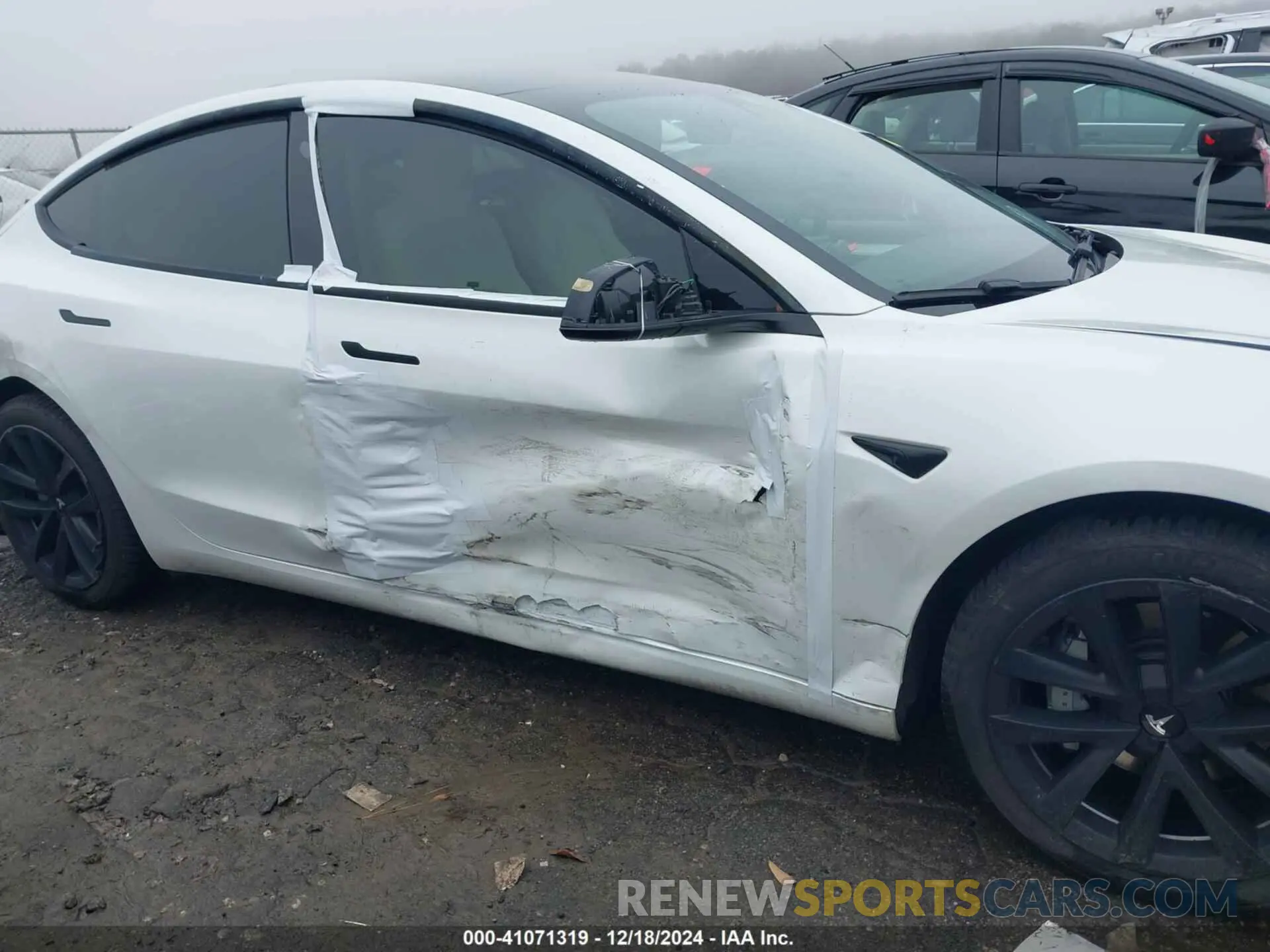 6 Photograph of a damaged car 5YJ3E1EB4NF241647 TESLA MODEL 3 2022