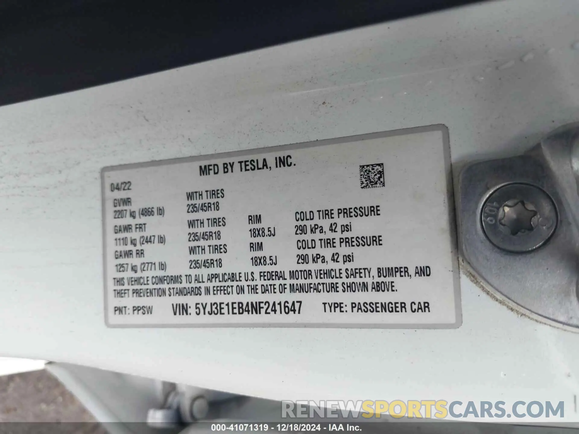 9 Photograph of a damaged car 5YJ3E1EB4NF241647 TESLA MODEL 3 2022