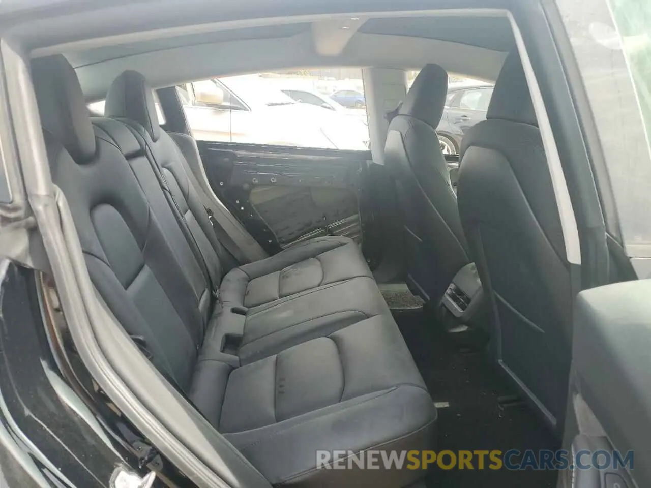 10 Photograph of a damaged car 5YJ3E1EB4NF272865 TESLA MODEL 3 2022