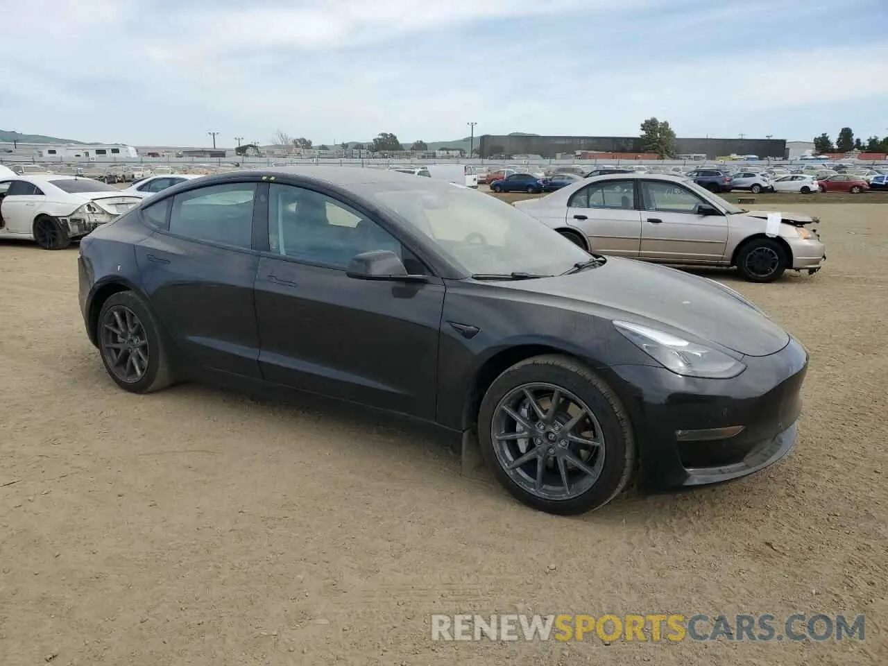 4 Photograph of a damaged car 5YJ3E1EB4NF272865 TESLA MODEL 3 2022