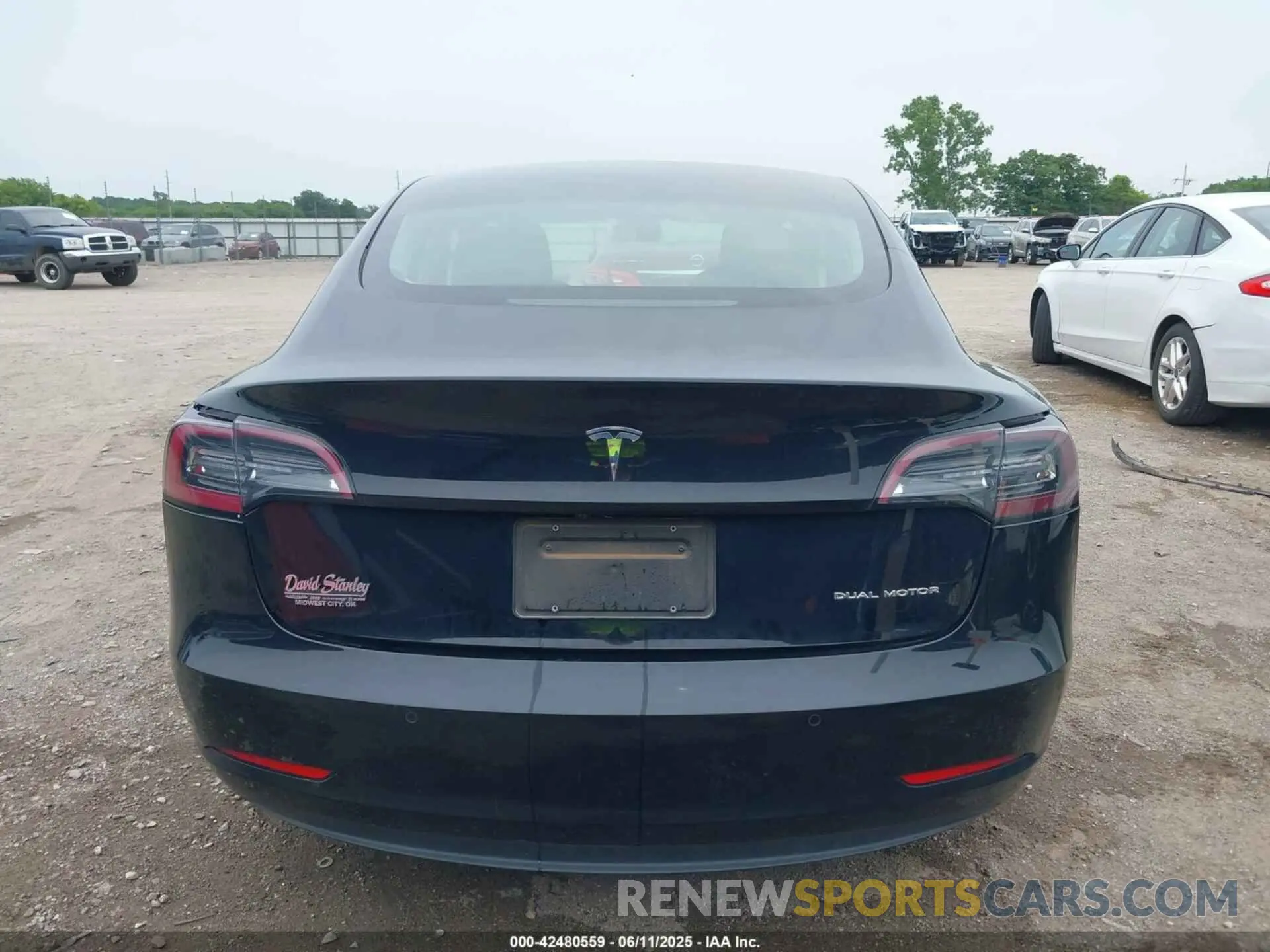 16 Photograph of a damaged car 5YJ3E1EB4NF286815 TESLA MODEL 3 2022