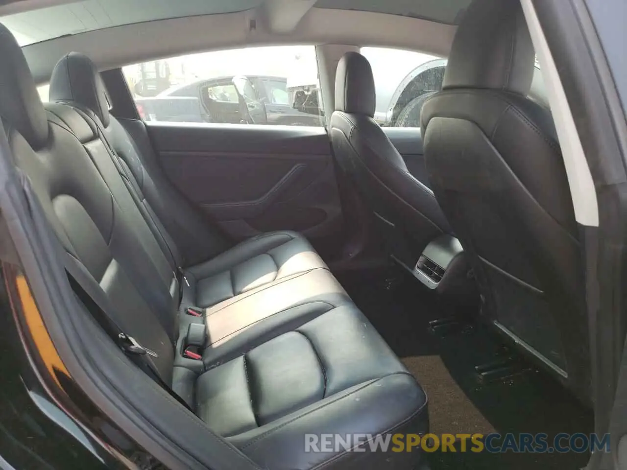 11 Photograph of a damaged car 5YJ3E1EB4NF334930 TESLA MODEL 3 2022