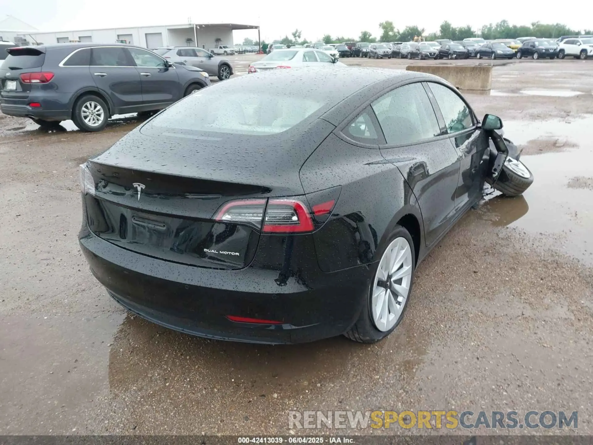 4 Фотография поврежденного автомобиля 5YJ3E1EB5NF115555 TESLA MODEL 3 2022
