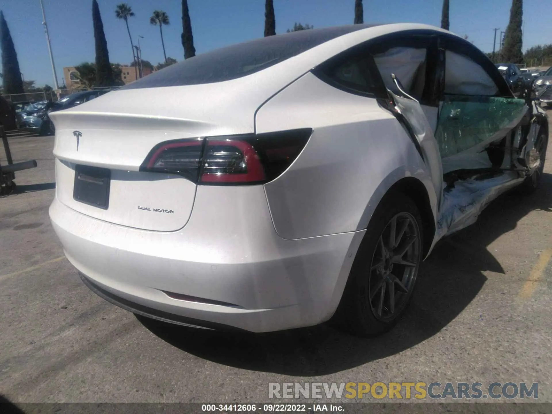 4 Photograph of a damaged car 5YJ3E1EB5NF135367 TESLA MODEL 3 2022