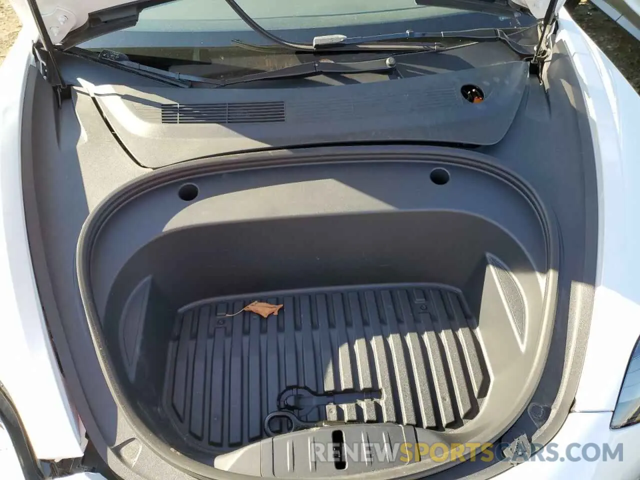 11 Photograph of a damaged car 5YJ3E1EB5NF253340 TESLA MODEL 3 2022