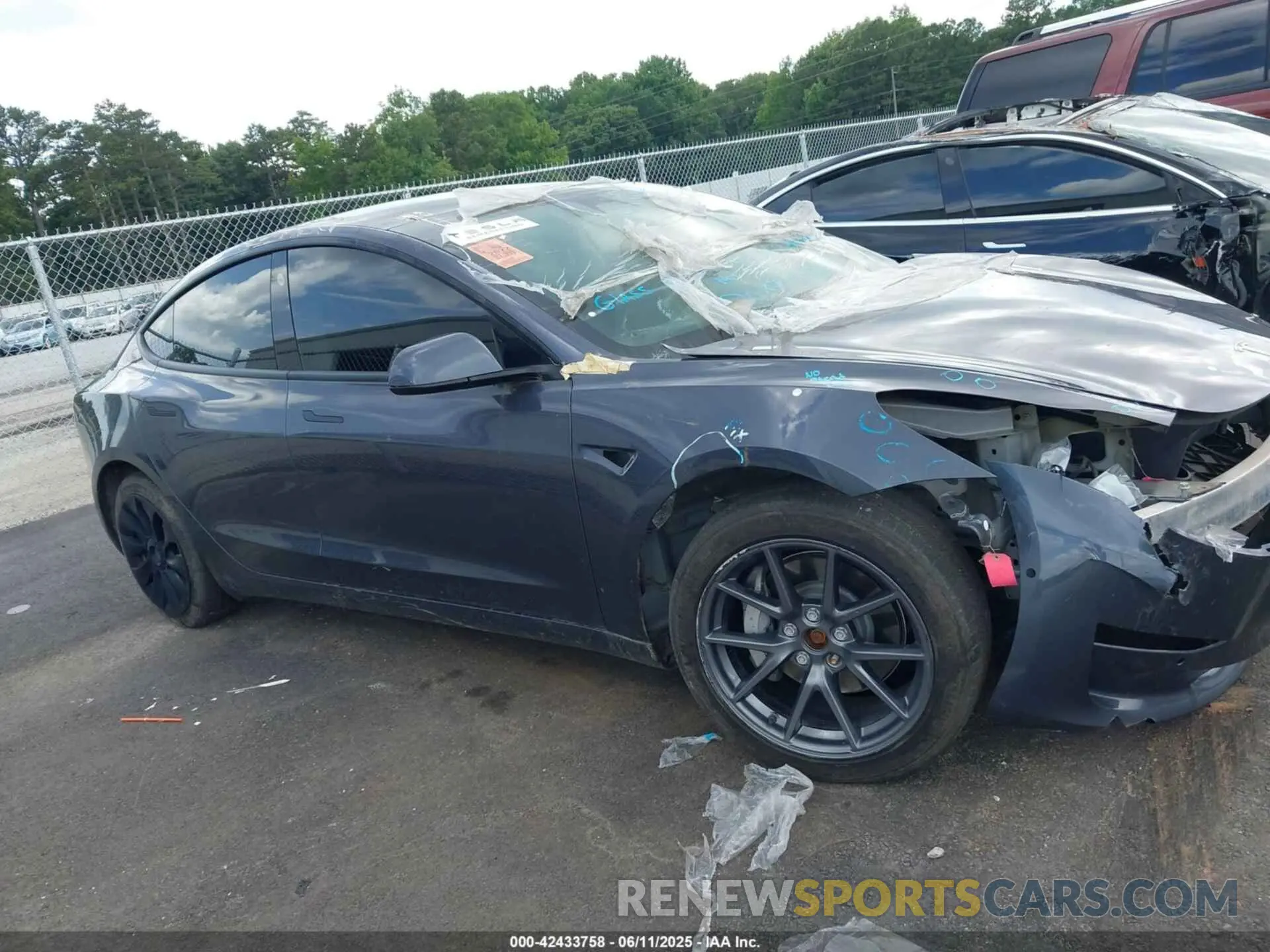 12 Фотография поврежденного автомобиля 5YJ3E1EB5NF257856 TESLA MODEL 3 2022