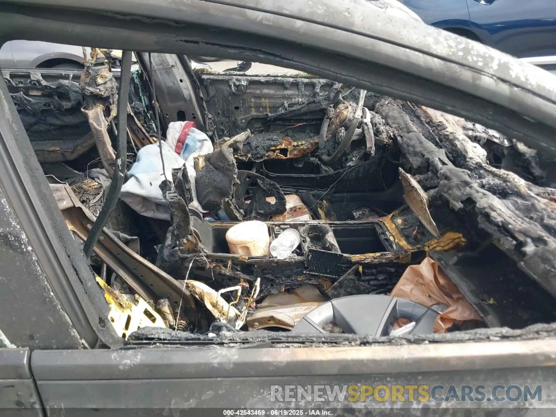 5 Photograph of a damaged car 5YJ3E1EB5NF263687 TESLA MODEL 3 2022