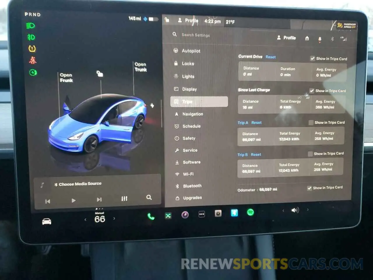 9 Photograph of a damaged car 5YJ3E1EB5NF266007 TESLA MODEL 3 2022