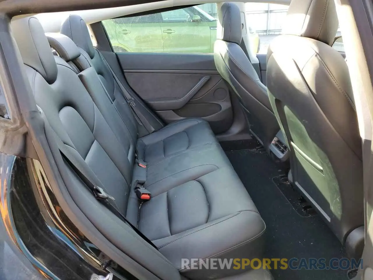 10 Photograph of a damaged car 5YJ3E1EB5NF268209 TESLA MODEL 3 2022