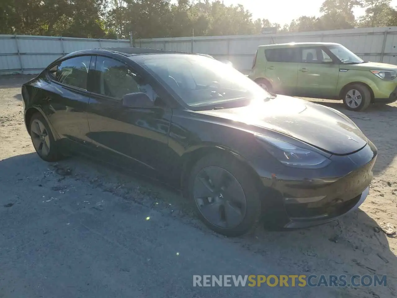 4 Photograph of a damaged car 5YJ3E1EB5NF268209 TESLA MODEL 3 2022