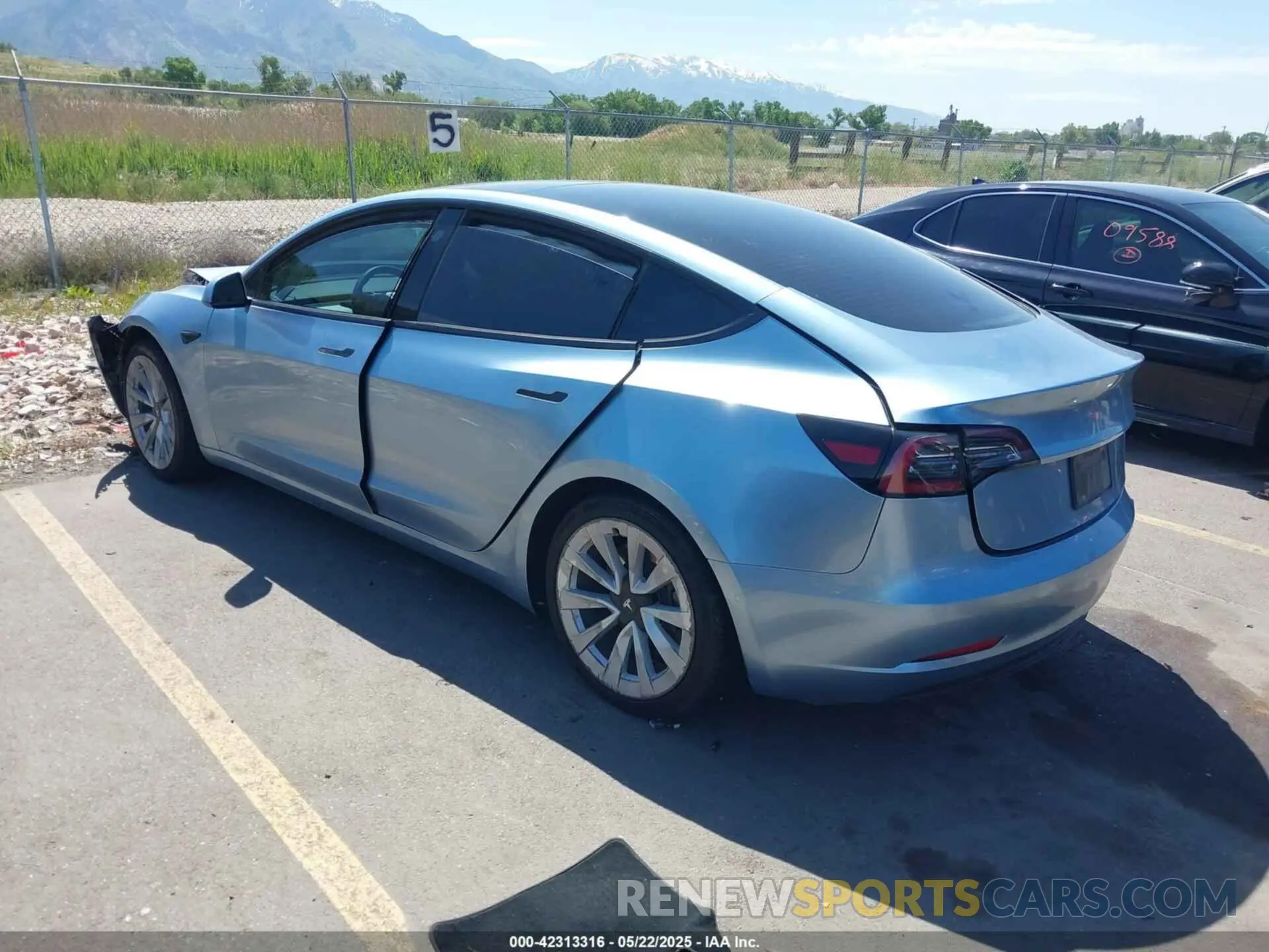 3 Photograph of a damaged car 5YJ3E1EB5NF270106 TESLA MODEL 3 2022