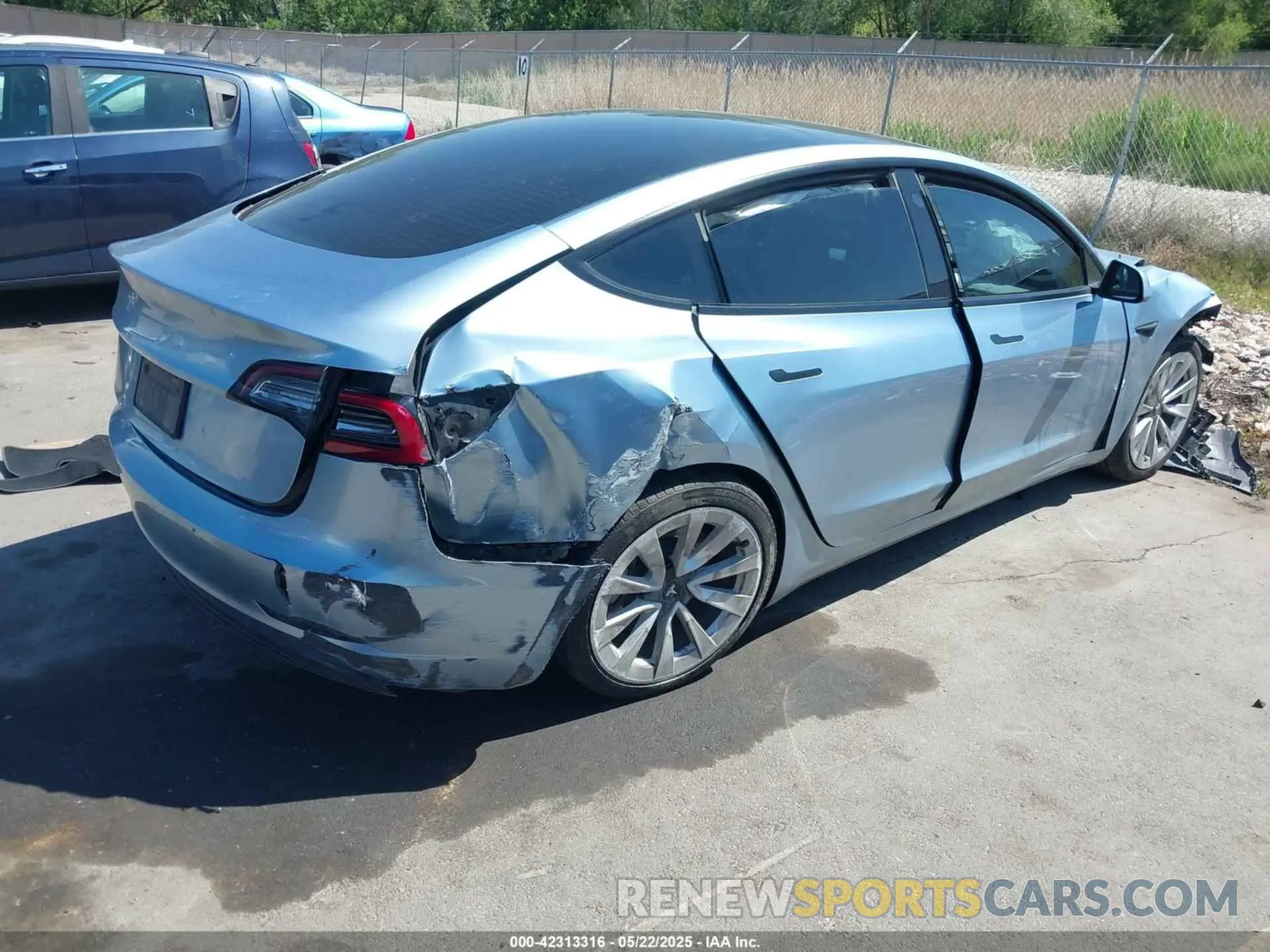 4 Photograph of a damaged car 5YJ3E1EB5NF270106 TESLA MODEL 3 2022