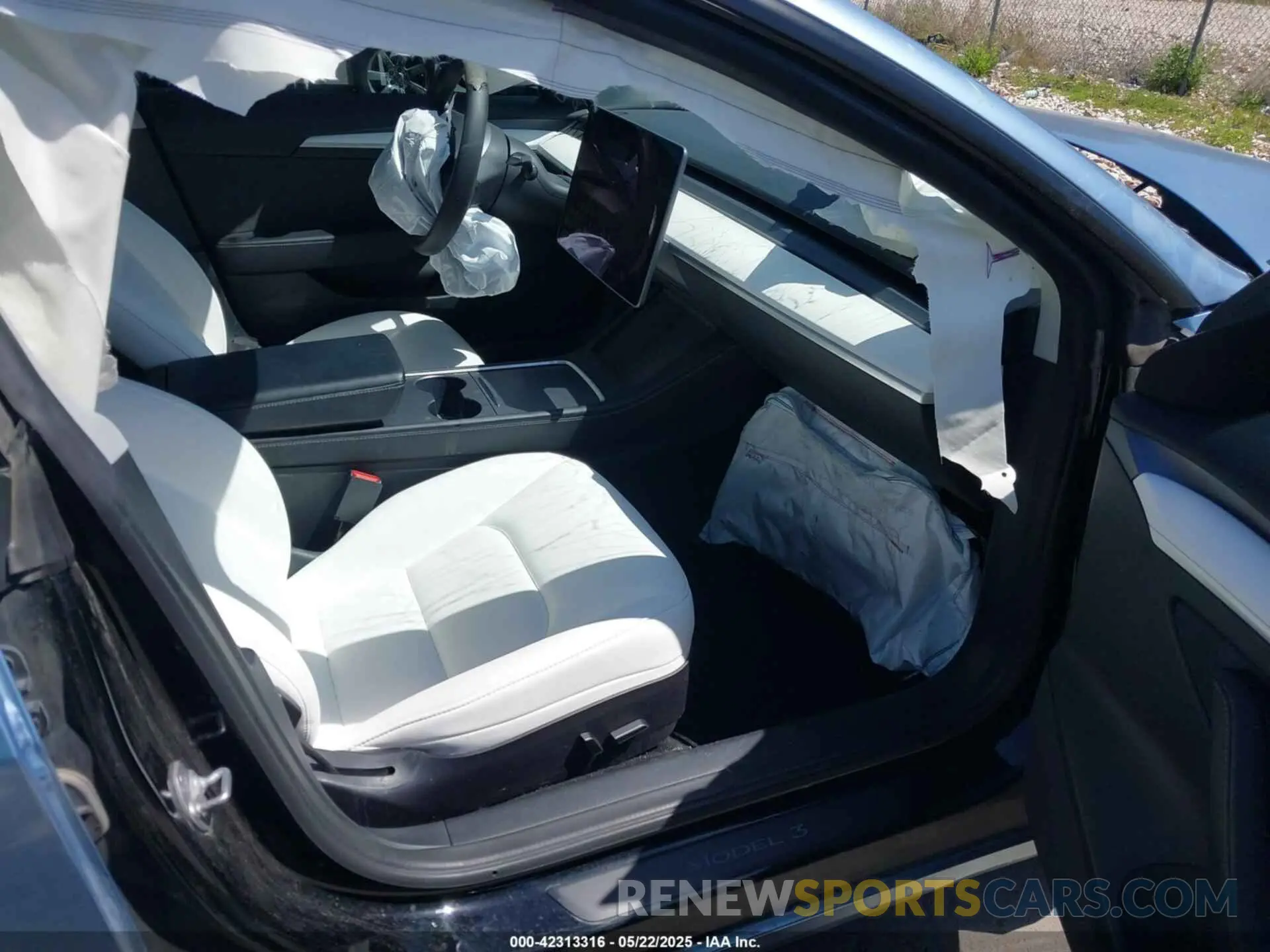 5 Photograph of a damaged car 5YJ3E1EB5NF270106 TESLA MODEL 3 2022