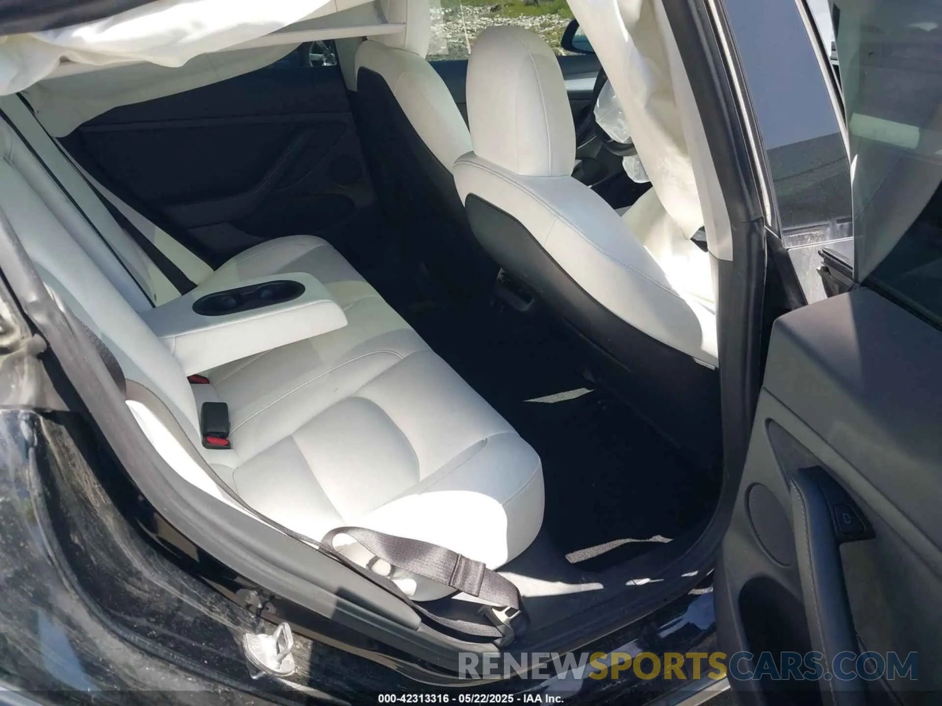 8 Photograph of a damaged car 5YJ3E1EB5NF270106 TESLA MODEL 3 2022