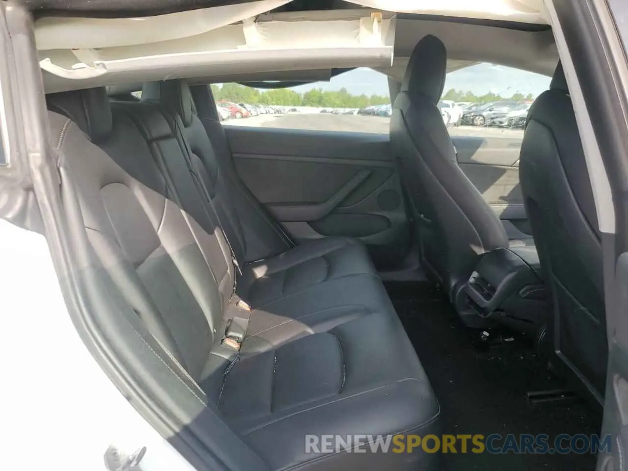 10 Photograph of a damaged car 5YJ3E1EB5NF290131 TESLA MODEL 3 2022
