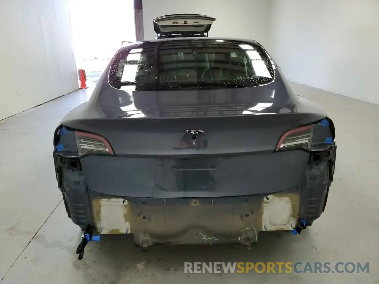 6 Photograph of a damaged car 5YJ3E1EB5NF290551 TESLA MODEL 3 2022