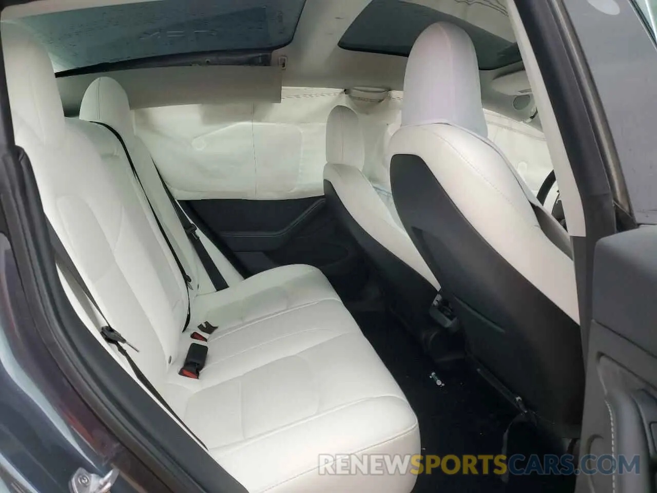 10 Photograph of a damaged car 5YJ3E1EB5NF330658 TESLA MODEL 3 2022
