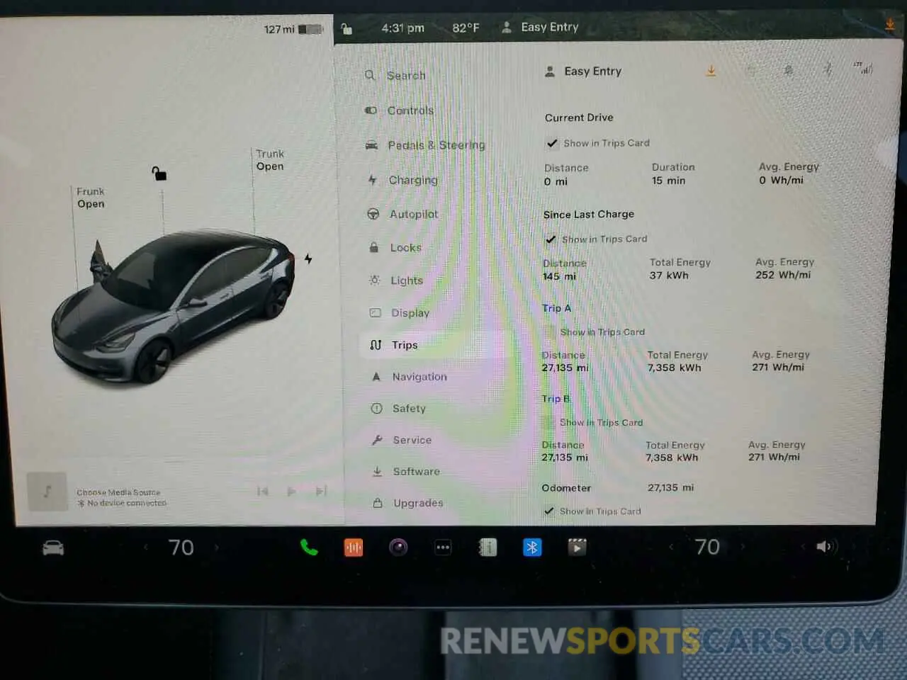 9 Photograph of a damaged car 5YJ3E1EB5NF341143 TESLA MODEL 3 2022