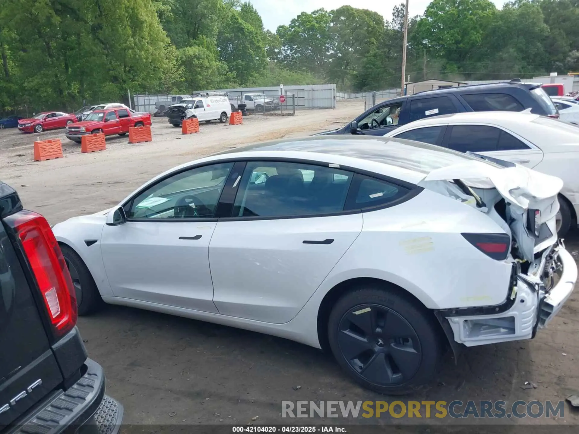 13 Фотография поврежденного автомобиля 5YJ3E1EB5NF349078 TESLA MODEL 3 2022