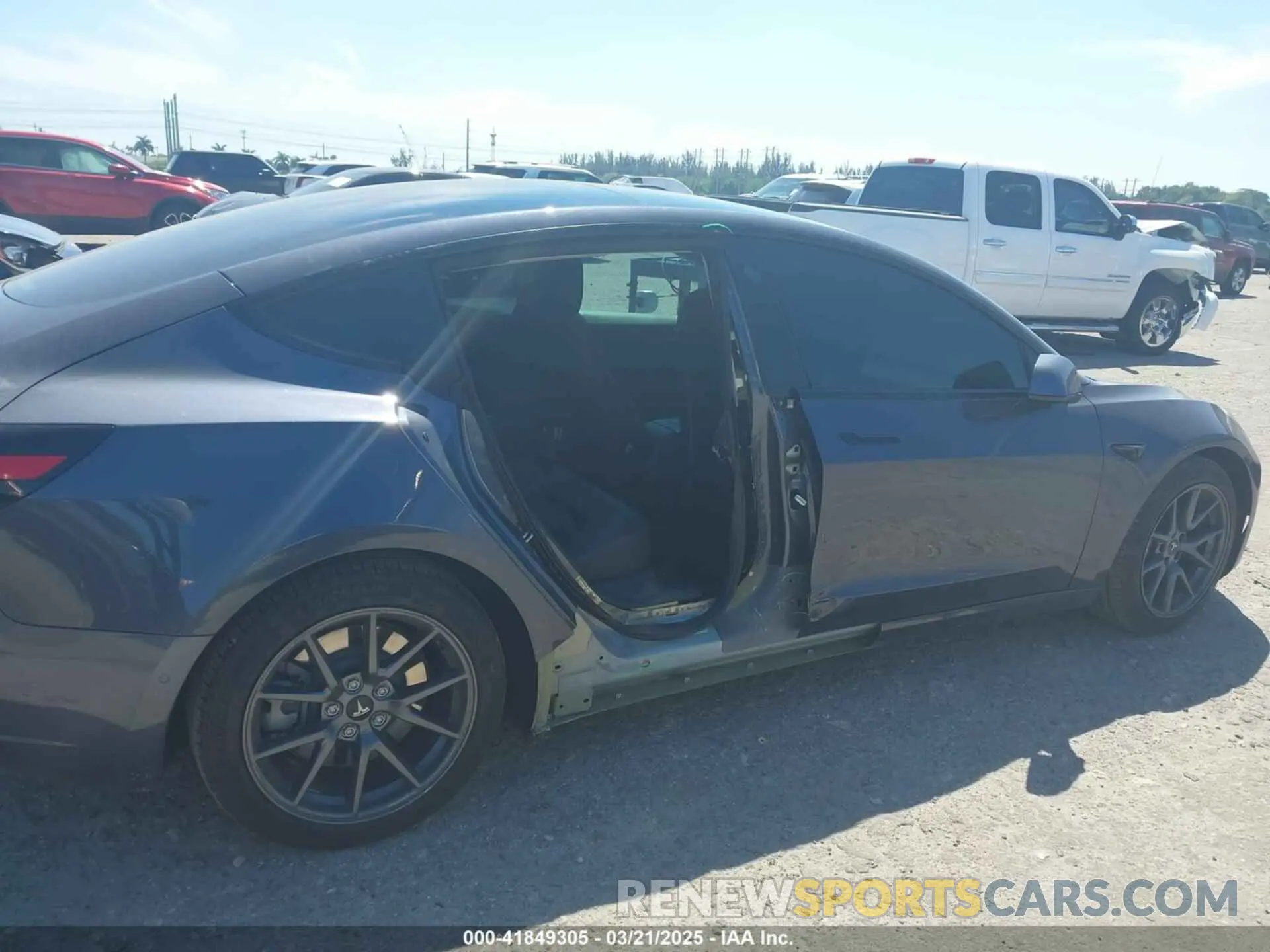 18 Фотография поврежденного автомобиля 5YJ3E1EB6NF105861 TESLA MODEL 3 2022