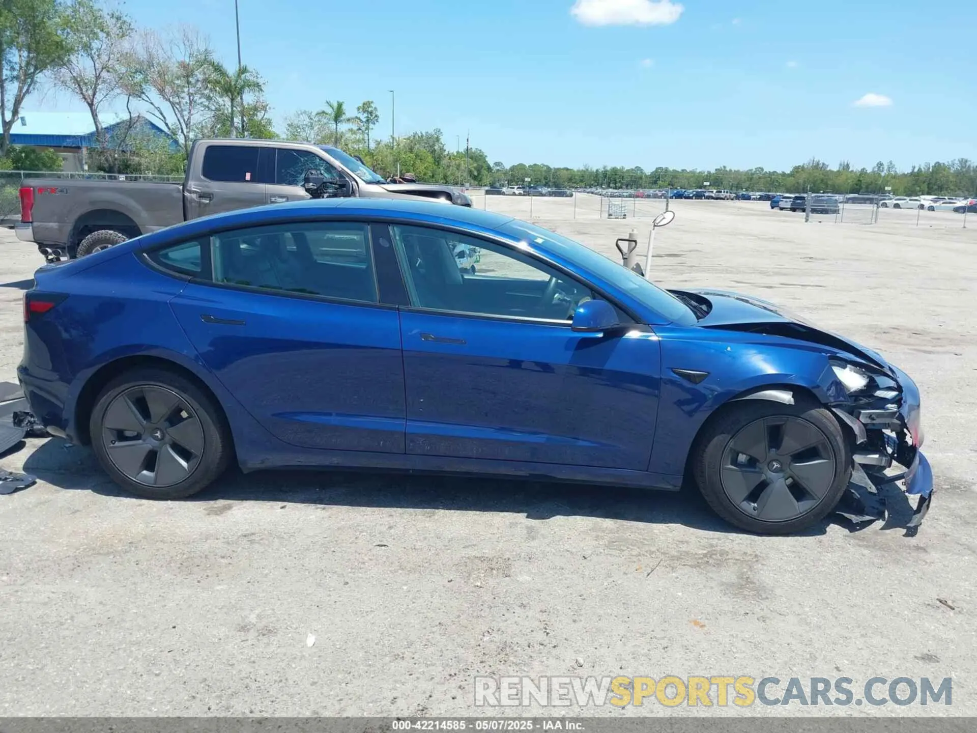 13 Фотография поврежденного автомобиля 5YJ3E1EB6NF106038 TESLA MODEL 3 2022