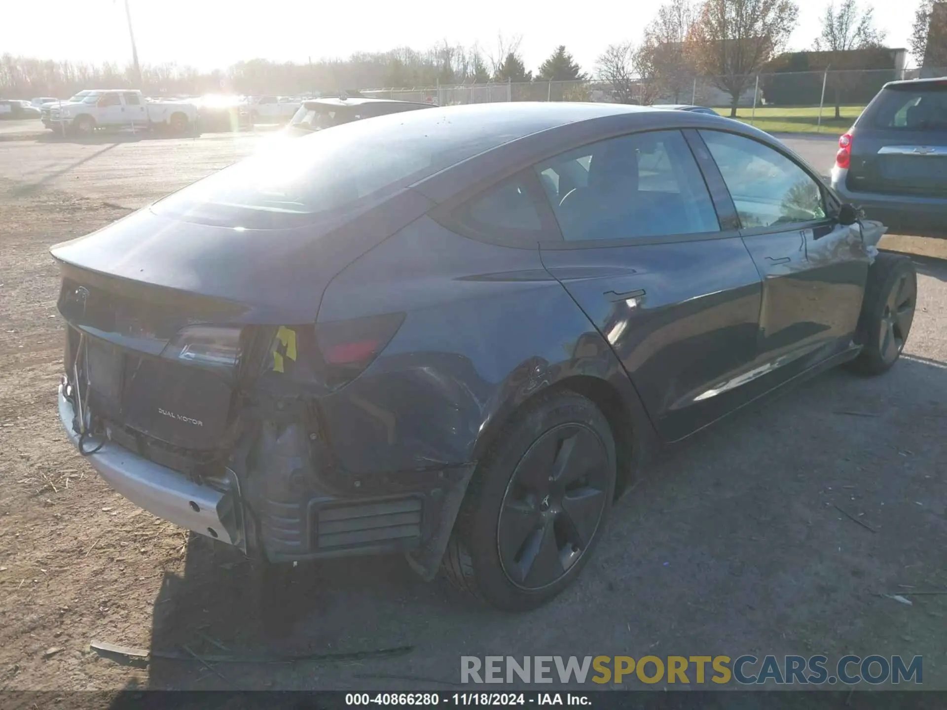 4 Фотография поврежденного автомобиля 5YJ3E1EB6NF117069 TESLA MODEL 3 2022